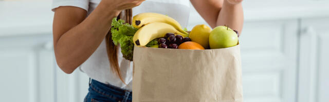 Rimi tõstis tasuta kojuveo hinnapiiri ja kehtestas ostukorvi maksumusest sõltuva pakkimistasu – kauplus selgitab, miks nii