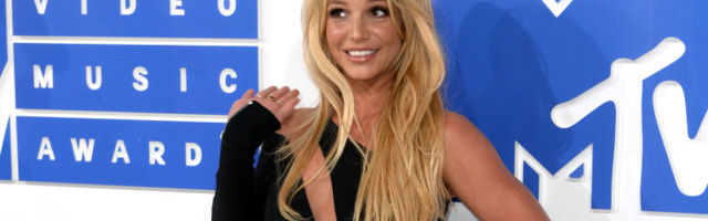 Mis on tegelikult Britney Spearsiga toimumas? Paris Hilton vihjas, et popprintsessi hoitakse vägisi vangis!