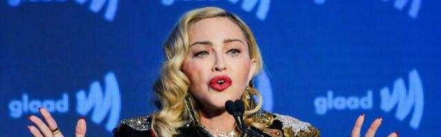 PILDID ⟩ Madonna tegi kemmergus seksika fotoseeria