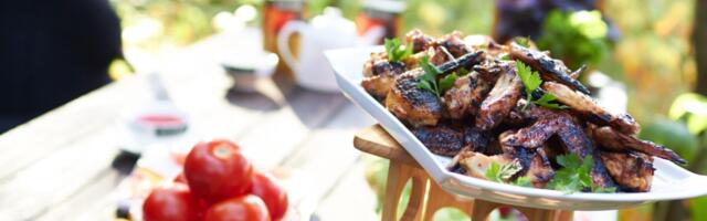 JAANIPÄEVA ERI: rikkalik šašlõkisalat valmib imelihtsalt