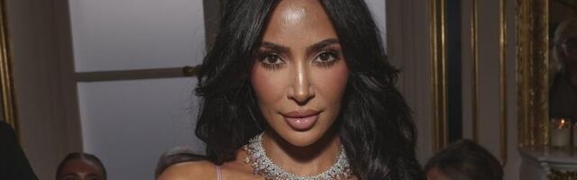 KLÕPS | Esimest korda avalikkuse ees! Kim Kardashian võttis silmarõõmu Super Bowli eelpeole kaasa