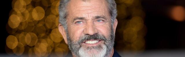 FOTOD | Lahkuminekust teatanud Mel Gibson kostitas endast pea 30 aastat nooremat modelli kuuma suudlusega