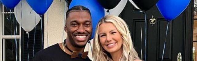 RABAV KAADER: 3 LAPSE EMA GRETE GRIFFIN teeb seksikate kõhulihastega naistele silmad ette