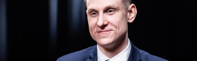 KLÕPS | Palju õnne! Poliitik ja striimer Kris Kärner kihlus kallimaga