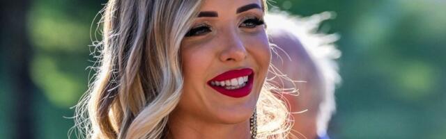 KUUM KLÕPS | Uuspõllu kunagine silmarõõm Brigita Anton poseerib reklaamfotol palja ülakehaga