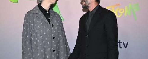 Govore mu da nije dovoljno lepa za njega, ali on za to ne mari: Pojavili se na premijeri filma, Kijanu Rivs ne skida oči s nje (FOTO)