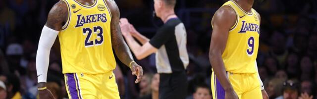 "ČOVEČE, DELIO SAM PARKET SA SINOM U PLEJ-OFU" Lebron otvorio dušu: To je najluđa stvar koja mi se desila u karijeri! Moja mama je to gledala! (VIDEO)