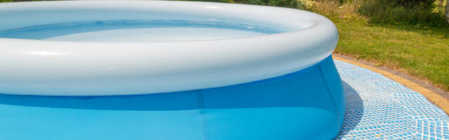 STRUJA UBILA OCA I SINA (9) DOK SU BILI U BAZENU Stradali pred očima užasnute porodice, tragedija u komšiluku