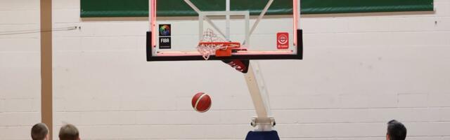 DELFI VIDEO | Lenk sopsas oma väljakupoolelt koos sireeniga imeviske