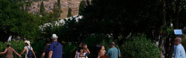 Ateena Akropoli juures pussitas mees kaht USA turisti