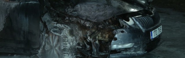 Reporter: Tartu külje all lahvatas vastu puud sõitnud auto leekidesse