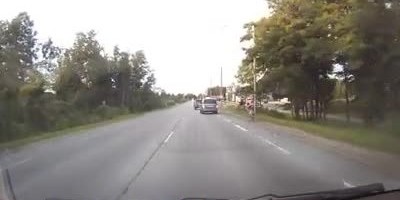 VIDEO | Maasturijuht tegi jalgratturi suunas ohtliku manöövri, politsei alustas menetlust