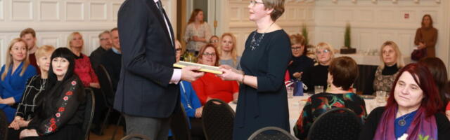 Hiiumaa terviseedendajad said ministrilt tunnustuse