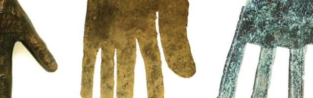 FOTO | Hispaaniast leiti salapärane pronksist käsi, millel on imelikud kirjad