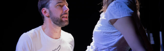 Teatriarvustus. Kaja Kann: noor lavastaja Marta Aliide Jakovski näitab ajakirjandusele suunad kätte. “Fundamentalist”