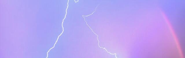 FOTOD ja VIDEO | Topeltvikerkaar ja võimas äikesemäng: Pärnu rand pakkus uskumatuid vaatepilte