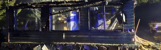 Anija vallas põles lausleegis kõrvalhoone, päästjad suutsid teise hoone hävingust päästa