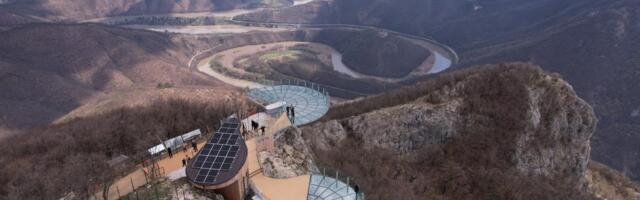 VIDIKOVAC NA KABLARU - STAKLENO ČUDO SRBIJE Pogledajte nestvaran pogled, Brnabić: Upotrebna dozvola očekuje se za mesec dana (FOTO)