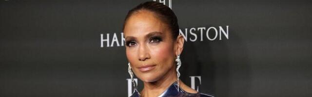 FOTOD | Alt laienevad ei meeldi ja sirged pole enam trendikad? Jennifer Lopez näitab oma lemmikteksaseid