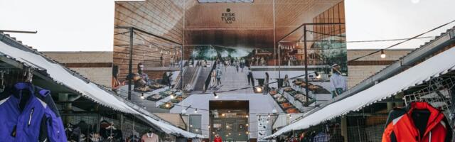 Keskturg sai hiigelsuure kangafassaadi