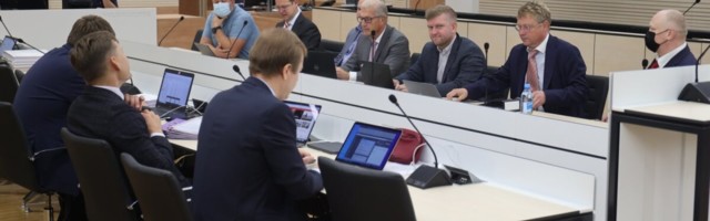 FOTOD | RIKi ekstöötajad astusid IT-firmade juhtidelt altkäemaksu võtmise süüdistusega kohtu ette