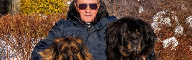 Jaak Aabi kodu kaitsevad Sassu ja Laiza. „Marian on mulle väiksemate tõukoerte pilte näidanud, aga ma ei mõtle pisematele“