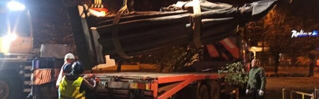 В Риге демонтировали статую Барклая де Толли