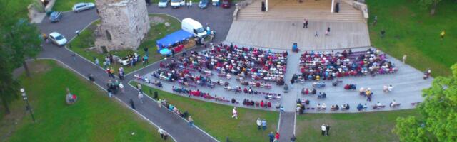 Paide vallimäe lava võib renoveerimise käigus saada teisaldatava katuse