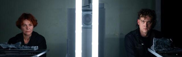 ARVUSTUS: Noorsooteatri „Transport: Eesliinil“ viib vaatajad turvaliselt sõjatandrile