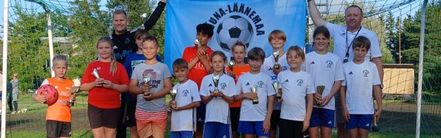 Lapsed mängisid Virtsus Priit Mäeoru karikaturniiril rannajalgpalli