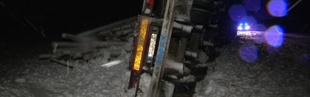 Reporter: Lõuna-Eestis võttis võimust tugeva lörtsisadu, mis hakkas autosid teelt välja paiskma