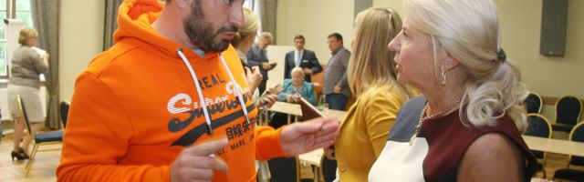 Jõhvis allkirjastati sisutühi koalitsioonilepe