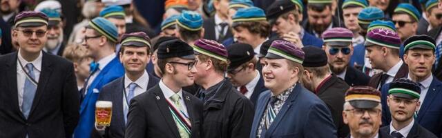 FOTOD | Tudengid on võtnud kogu Tartu oma võimu alla_ toimus traditsiooniline volbri rongkäik