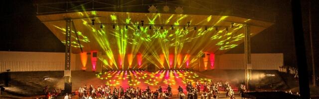 Esmakordselt Võrumaa teatriajaloos pakub Paganlik PärimusÖÖ  teatri- ja tantsulavastuses Eesti viipekeelset tõlget ja kostüümide kompimistutvustust