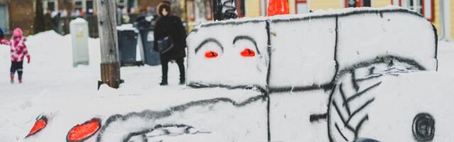 Valga keskväljakul ehitati lumelinna ning moodustati Eesti suurimat südant