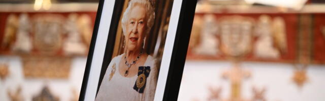 Suri Ühendkuningriigi kuninganna Elizabeth II