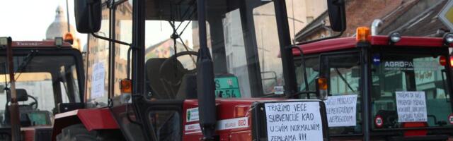VIDEO Poljoprivrednici iz cele Vojvodine krenuli na veliki protest u Novom Sadu: "Traktor stiže, huljo moja"