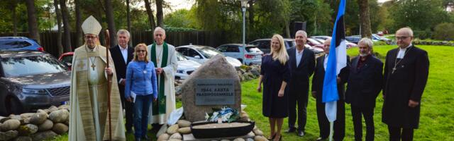 GALERII: rannarahva mälestuskivi avamine 1944. aasta paadipõgenikele