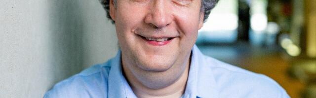 Professor Yrjö Helariutta tutvustab inauguratsiooniloengul puittaimede bioloogia võimalusi dendroinseneerias