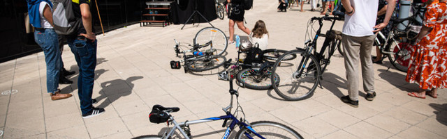 Jalgratturid avaldasid Elroni uue hinnapoliitika vastu meelt