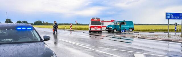 FOTOD | Viljandimaal juhtus liiklusõnnetus. Haiglasse viidi kolm inimest