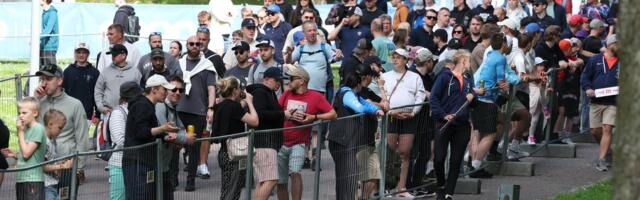REPORTAAŽ | Kuidas ma puutoikaid haamriga maa sisse tagusin ehk Ajakirjaniku päev discgolfifestivali vabatahtlikuna