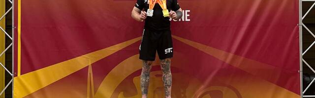 TÕLL SIM­SON Tam­mis­pealt on Aust­raa­lia Queens­lan­di osa­rii­gi meis­ter