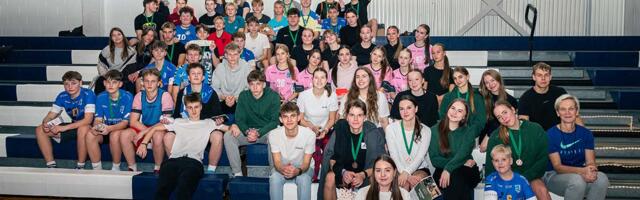 Noor­te­ko­gu kor­ral­das Keh­ras taas pal­li­män­gu­de öö