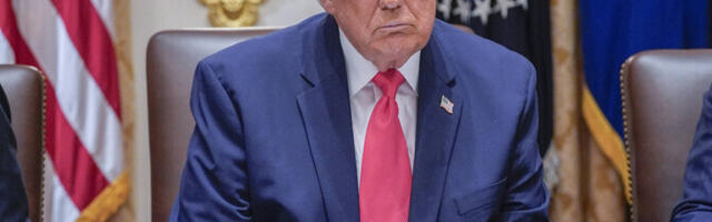 Trump: tühistasin kõik Bideni allkirjamasinaga signeeritud dokumendid