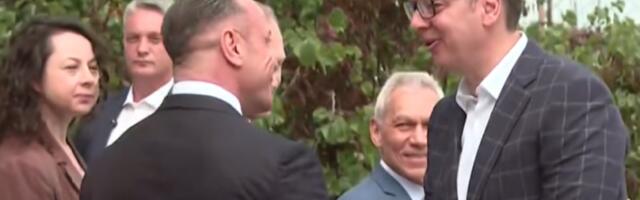 VUČIĆ OBILAZI NOVI DISPEČERSKI CENTAR! Predsednik stigao u Makiš!