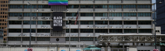 USA saatkondadel heisatakse “uhkuselipp” ja taastatakse “homoõiguste” erisaadiku ametikoht