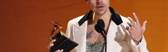 KLÕPS | Kas Harry Stylesi süda on võetud? One Directionist tuntud staar suudles salapärase naisega Glastonbury festivalil