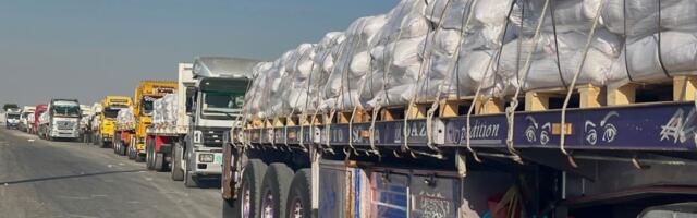 Prvi kamioni pomoći prelaze granicu s Egiptom i upućuju se ka Gazi