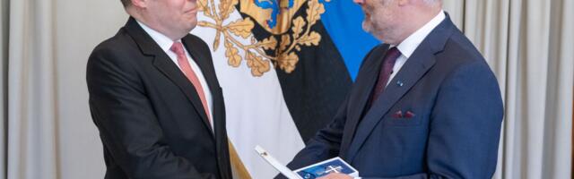 President Karis andis Poola suursaadikule Grzegorz Kozlowskile teenetemärgi